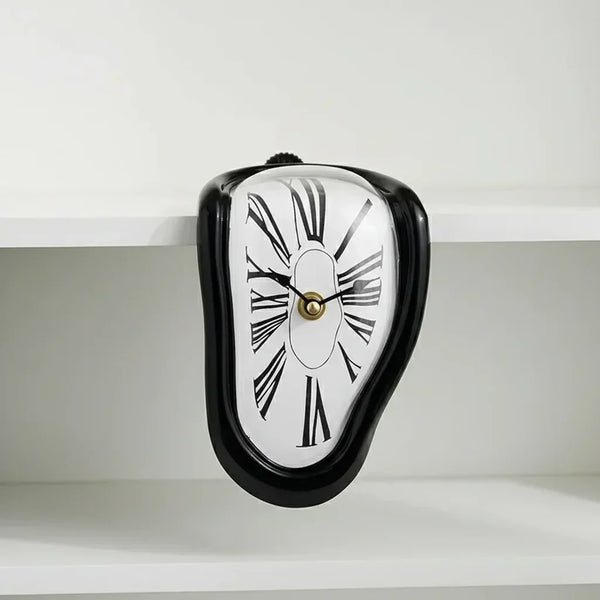 Horloge murale design surréaliste aux aiguilles sculptées, art mural contemporain