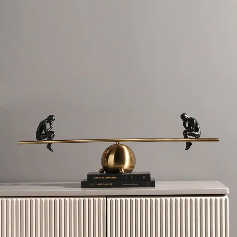 Statuette méditation en métal décoration moderne salon et bureau — Déco Dorée